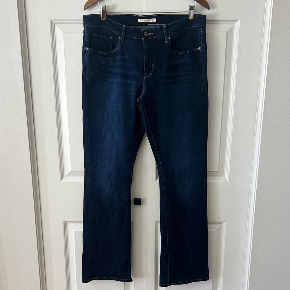 Levi’s Dark Wash Classic Bootcut Jeans Sz 31W/32L - Picture 2 of 9